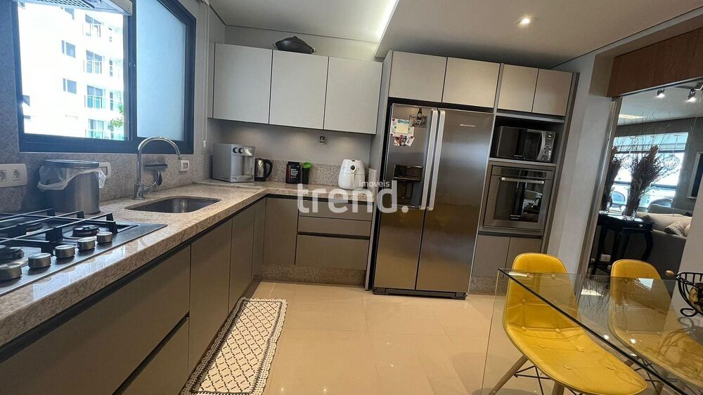 Apartamento à venda com 3 quartos, 136m² - Foto 1