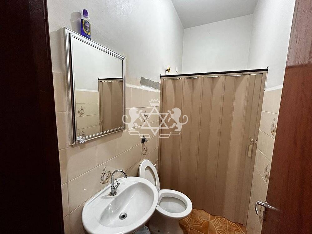 Casa à venda com 4 quartos, 204m² - Foto 2