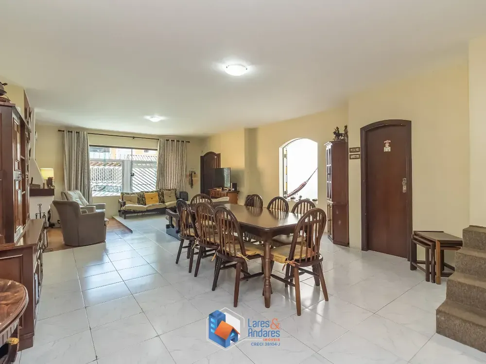 Casa, 3 quartos, 194 m² - Foto 1