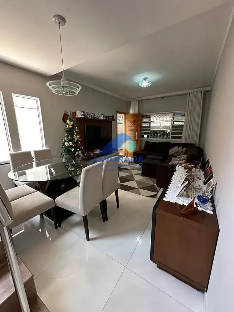 Sobrado, 5 quartos, 240 m² - Foto 1
