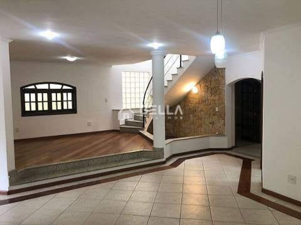 Sobrado para alugar com 5 quartos, 460m² - Foto 1