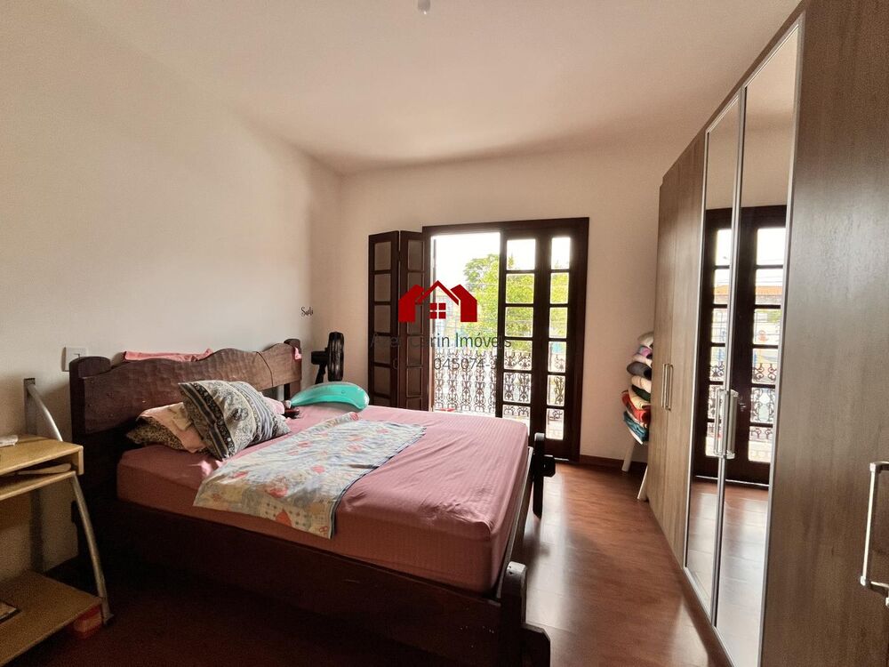 Casa, 3 quartos, 235 m² - Foto 1