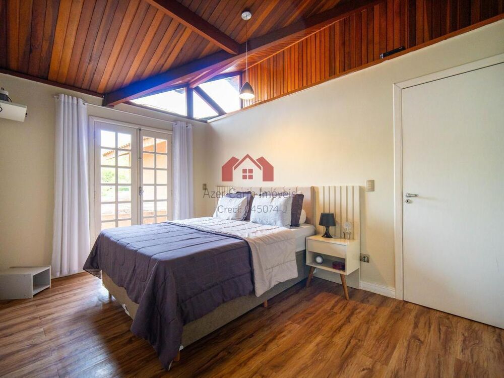Casa à venda com 4 quartos, 255m² - Foto 2