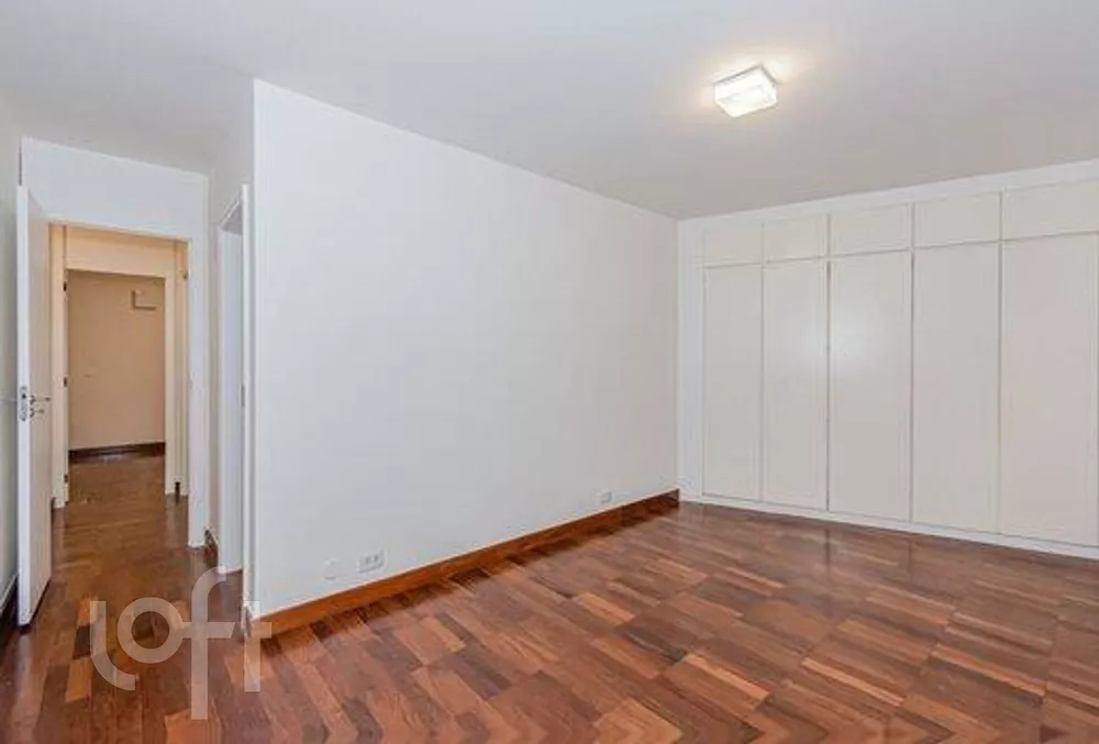 Apartamento à venda com 3 quartos, 135m² - Foto 2