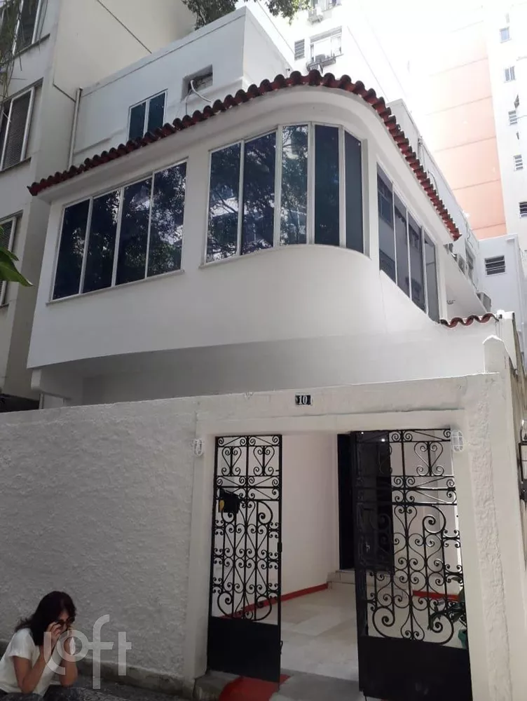 Casa à venda com 10 quartos, 320m² - Foto 1