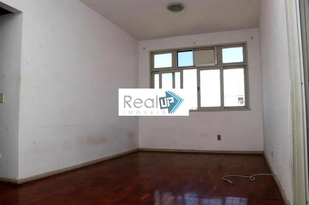 Apartamento à venda com 3 quartos, 75m² - Foto 2