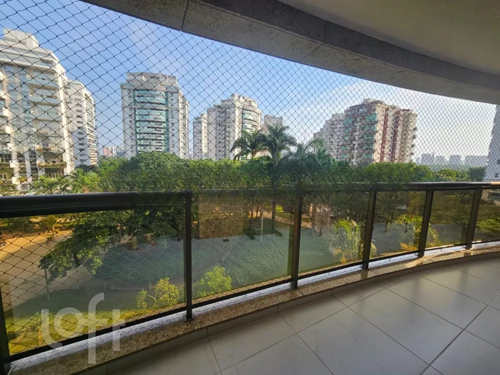 Apartamento à venda com 4 quartos, 150m² - Foto 1