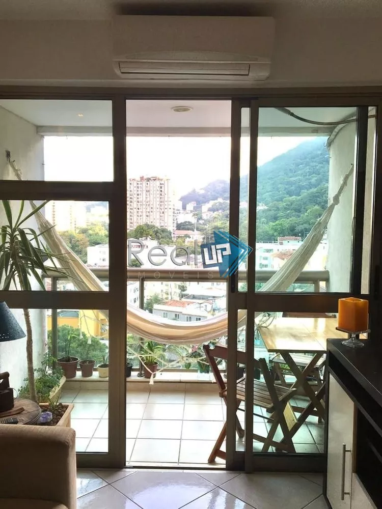 Apartamento à venda com 2 quartos, 66m² - Foto 4