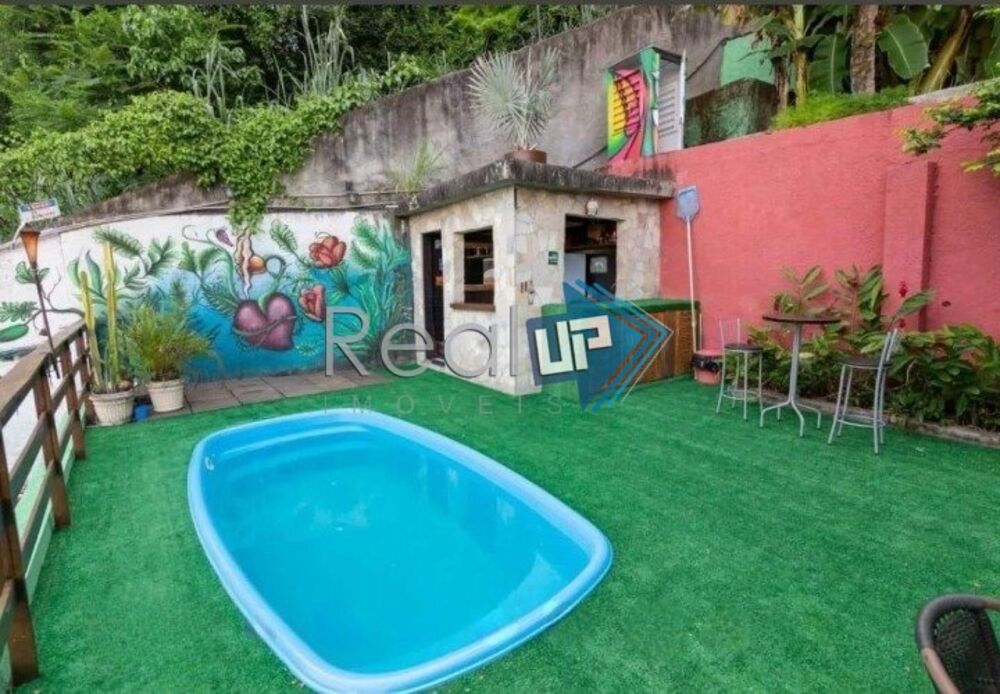 Casa à venda com 4 quartos, 300m² - Foto 1