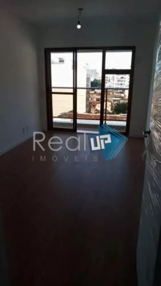 Apartamento à venda com 2 quartos, 62m² - Foto 3