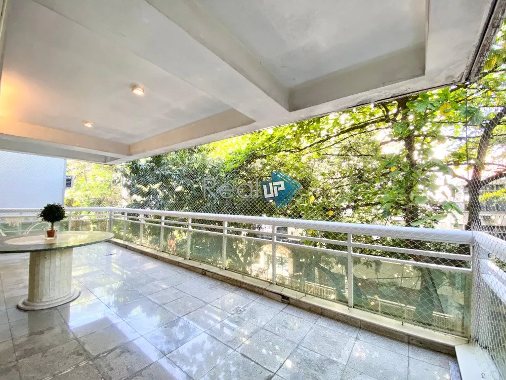 Apartamento, 3 quartos, 224 m² - Foto 2