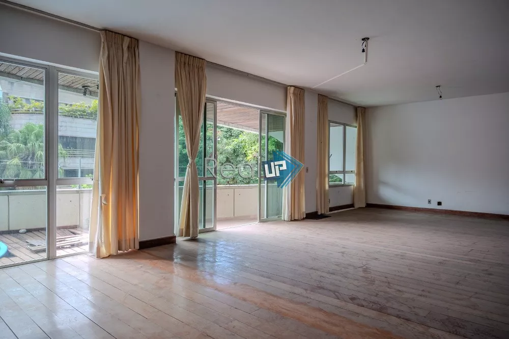 Apartamento à venda com 4 quartos, 218m² - Foto 1