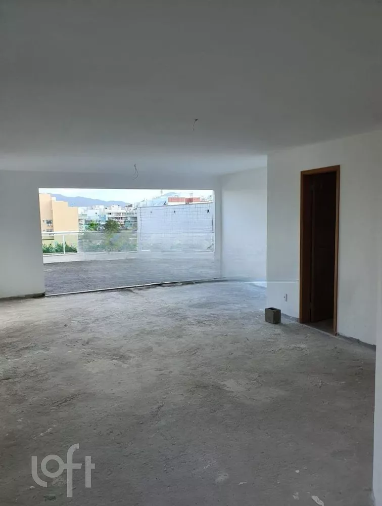 Apartamento à venda com 3 quartos, 200m² - Foto 1