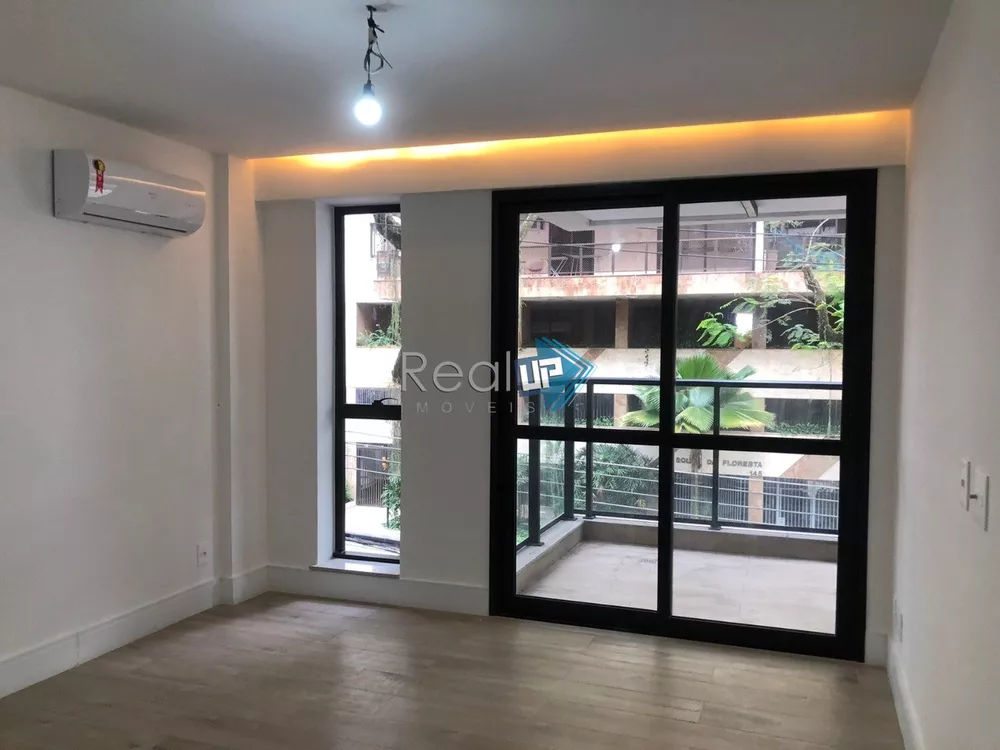 Apartamento à venda com 3 quartos, 96m² - Foto 1