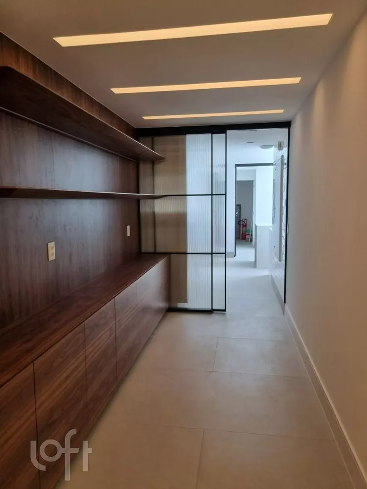 Apartamento à venda com 3 quartos, 150m² - Foto 2