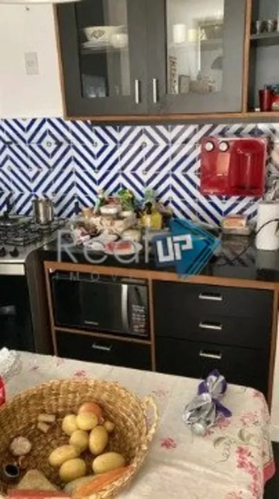 Apartamento à venda com 2 quartos, 66m² - Foto 2