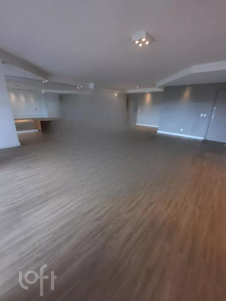 Apartamento à venda com 3 quartos, 200m² - Foto 2