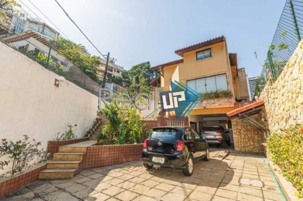 Casa de Condomínio à venda com 3 quartos, 229m² - Foto 2