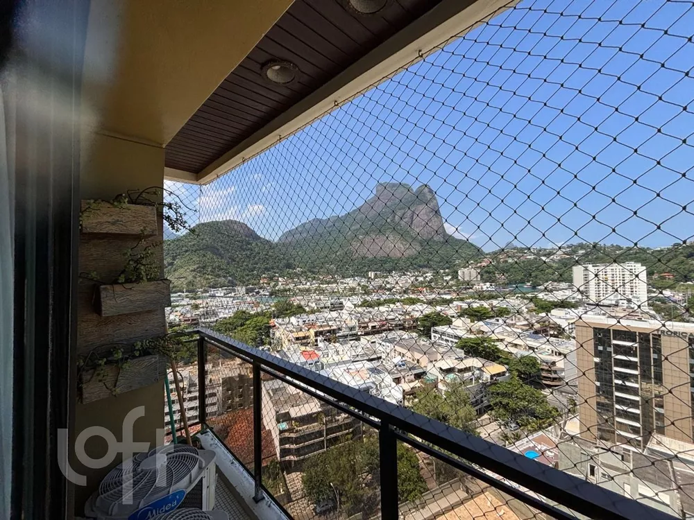 Apartamento à venda com 2 quartos, 140m² - Foto 2