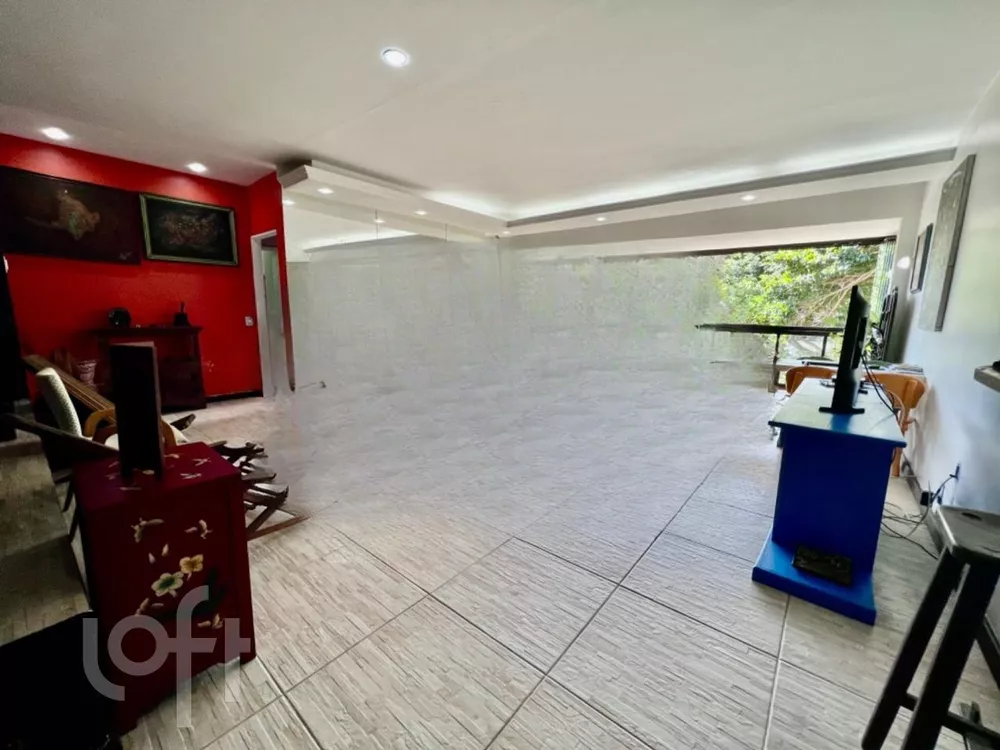 Apartamento à venda com 4 quartos, 200m² - Foto 1