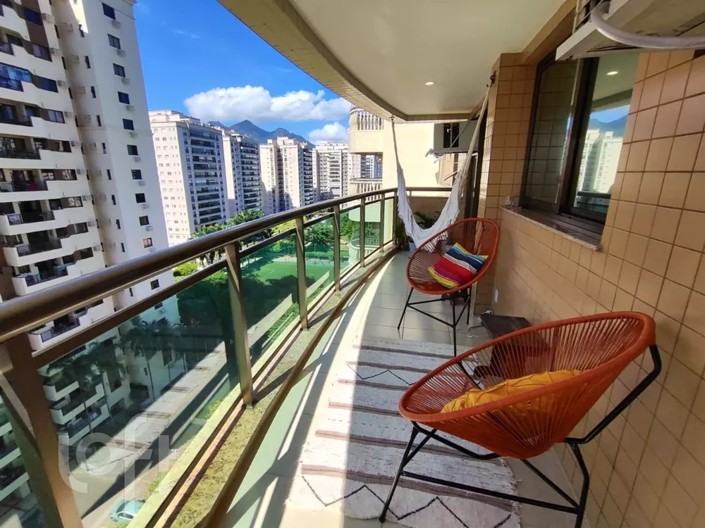 Apartamento à venda com 3 quartos, 95m² - Foto 1