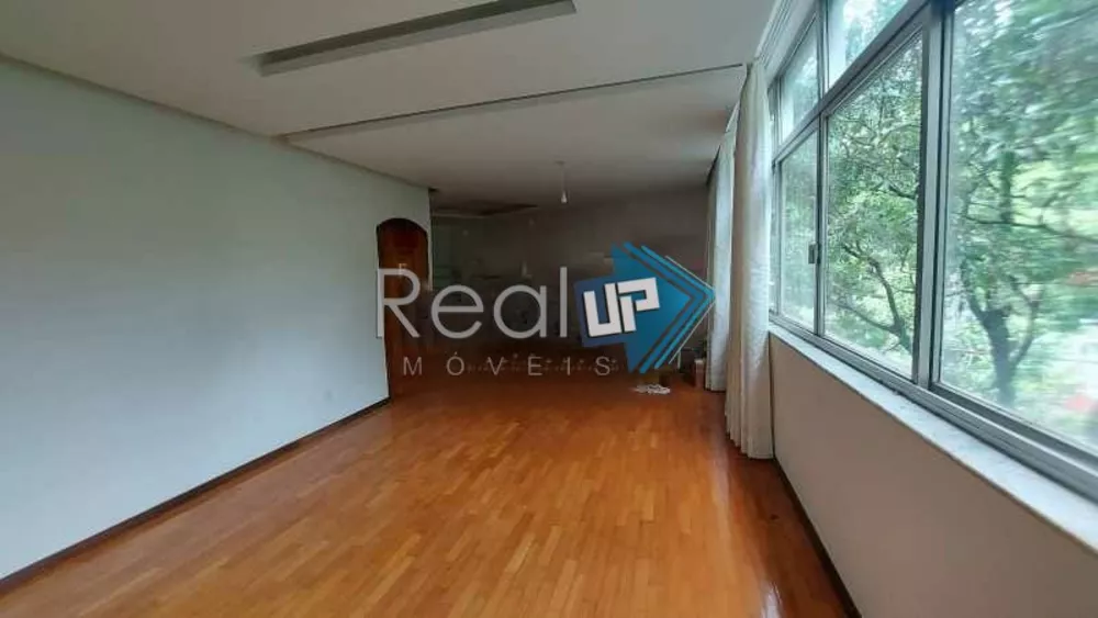 Apartamento à venda com 3 quartos, 180m² - Foto 2