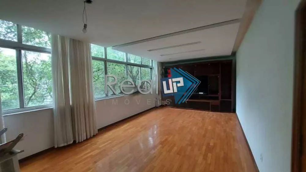 Apartamento à venda com 3 quartos, 180m² - Foto 4