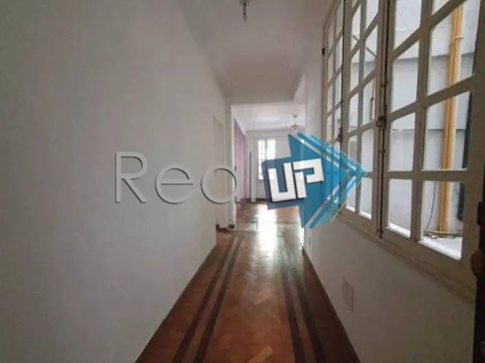 Apartamento à venda com 3 quartos, 150m² - Foto 4