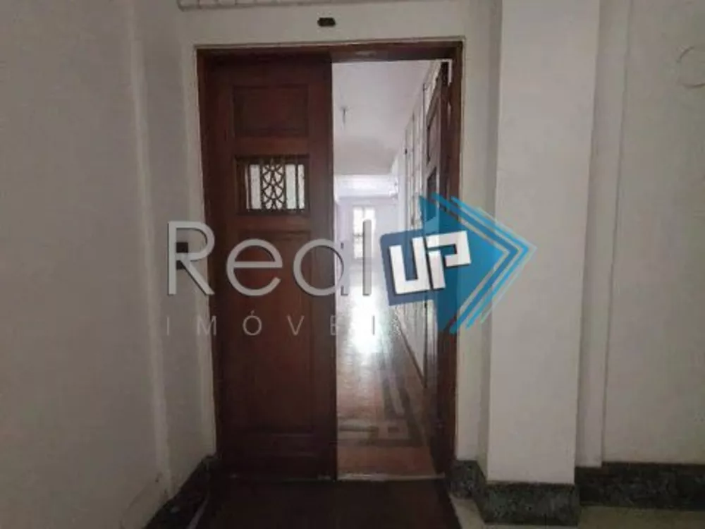 Apartamento à venda com 3 quartos, 150m² - Foto 2