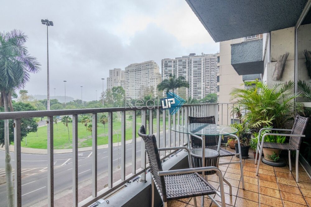 Apartamento à venda com 4 quartos, 200m² - Foto 1