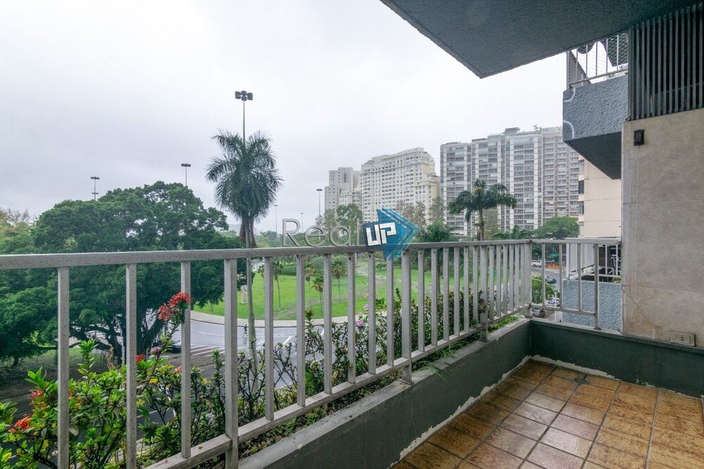 Apartamento à venda com 4 quartos, 200m² - Foto 2