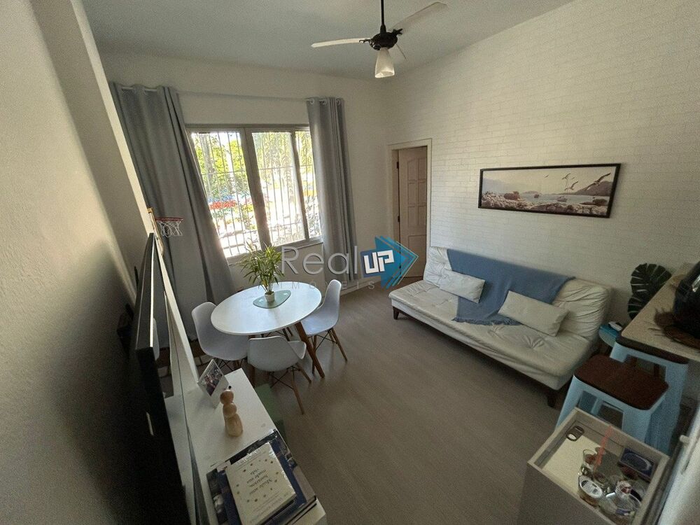 Apartamento à venda com 1 quarto, 33m² - Foto 2