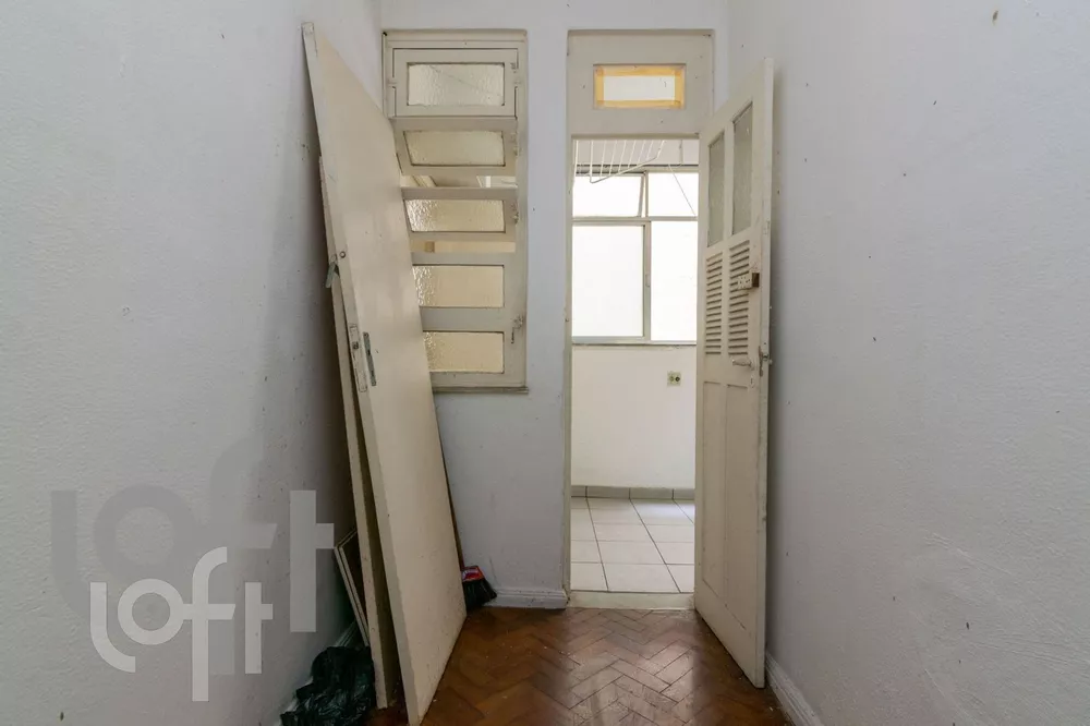 Apartamento à venda com 3 quartos, 130m² - Foto 2