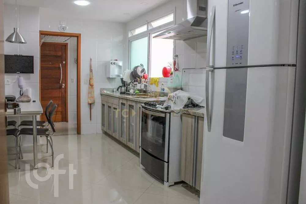 Apartamento à venda com 4 quartos, 213m² - Foto 2