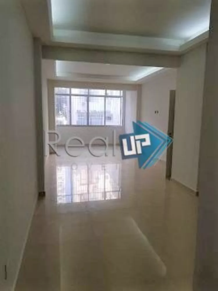 Apartamento à venda com 3 quartos, 130m² - Foto 2