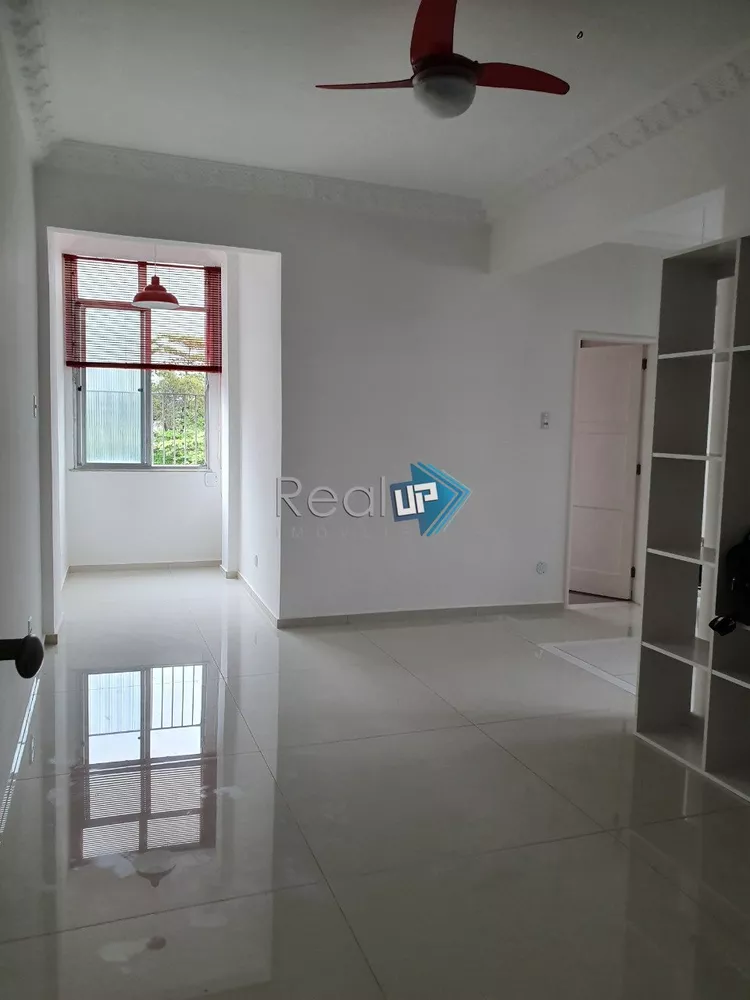 Apartamento à venda com 2 quartos, 70m² - Foto 3