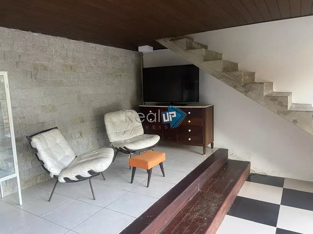 Casa à venda com 4 quartos, 310m² - Foto 2