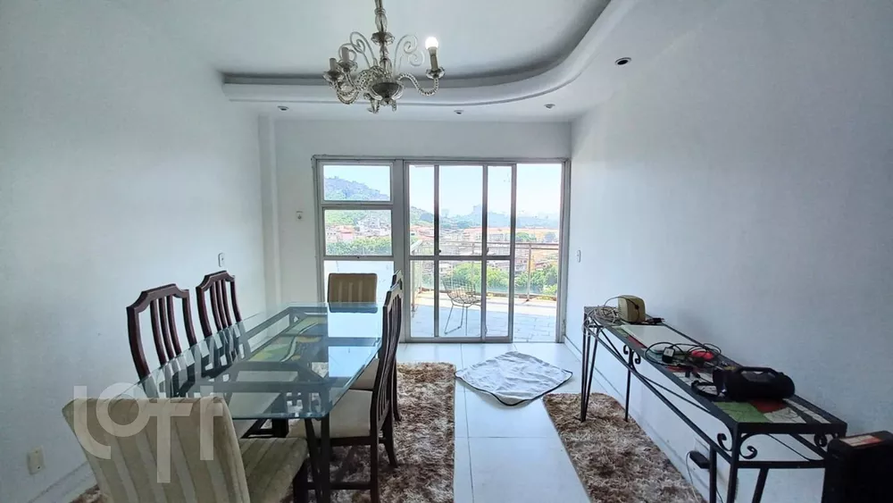 Apartamento à venda com 3 quartos, 210m² - Foto 2