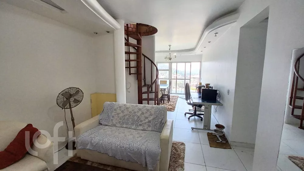 Apartamento à venda com 3 quartos, 210m² - Foto 4