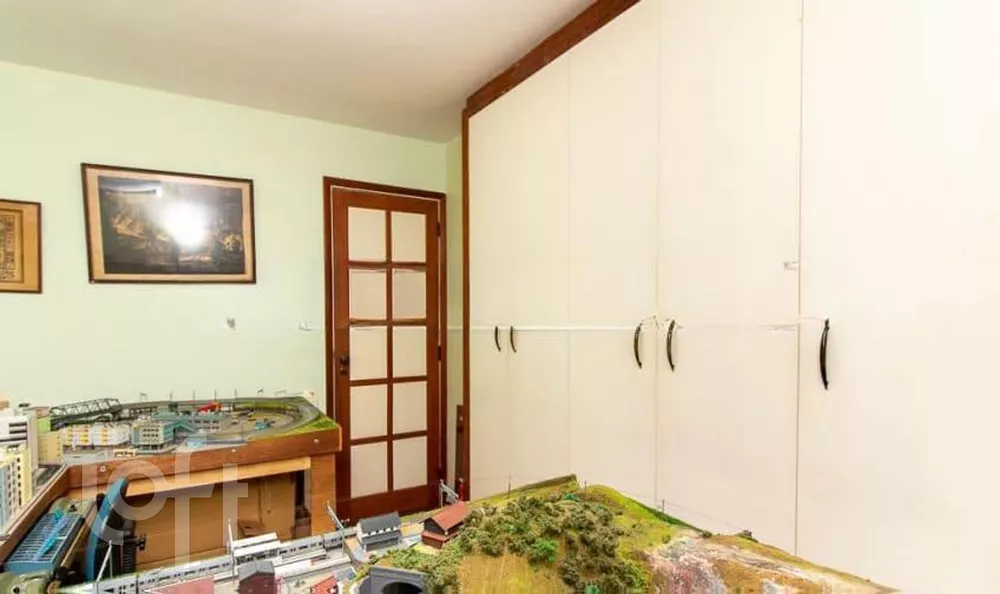 Apartamento à venda com 4 quartos, 150m² - Foto 2