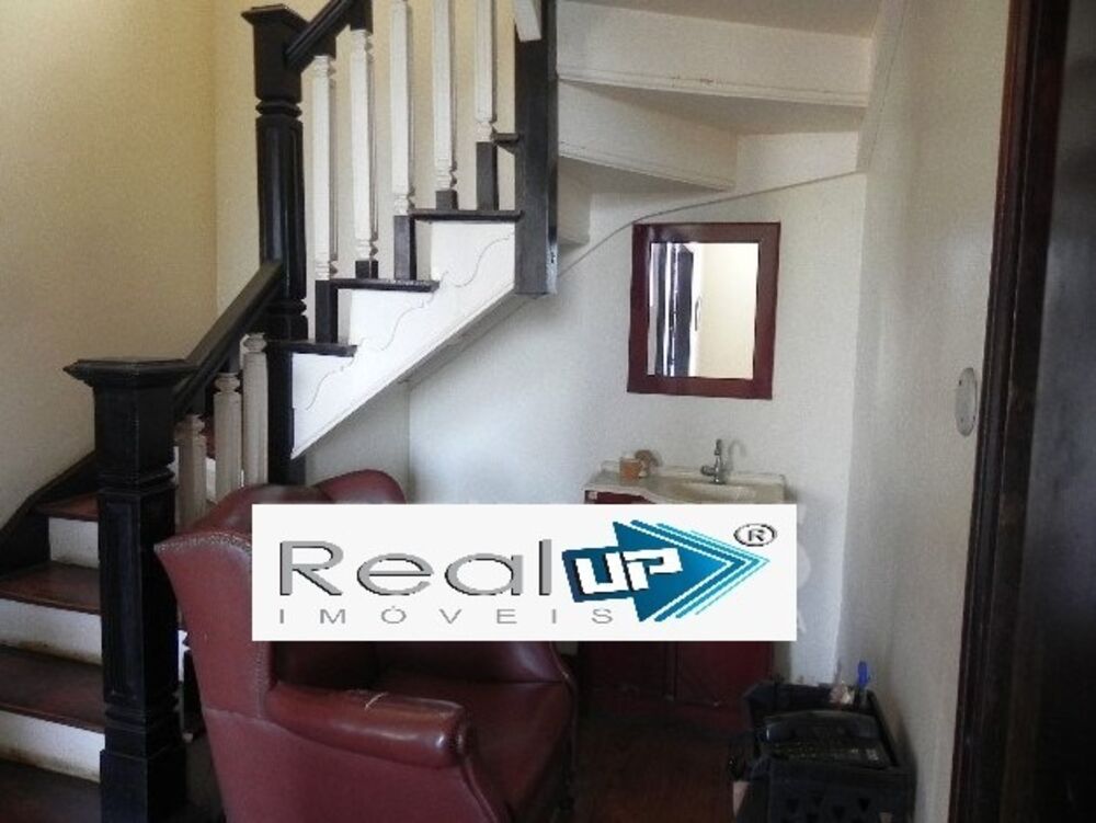 Casa à venda com 4 quartos, 180m² - Foto 2