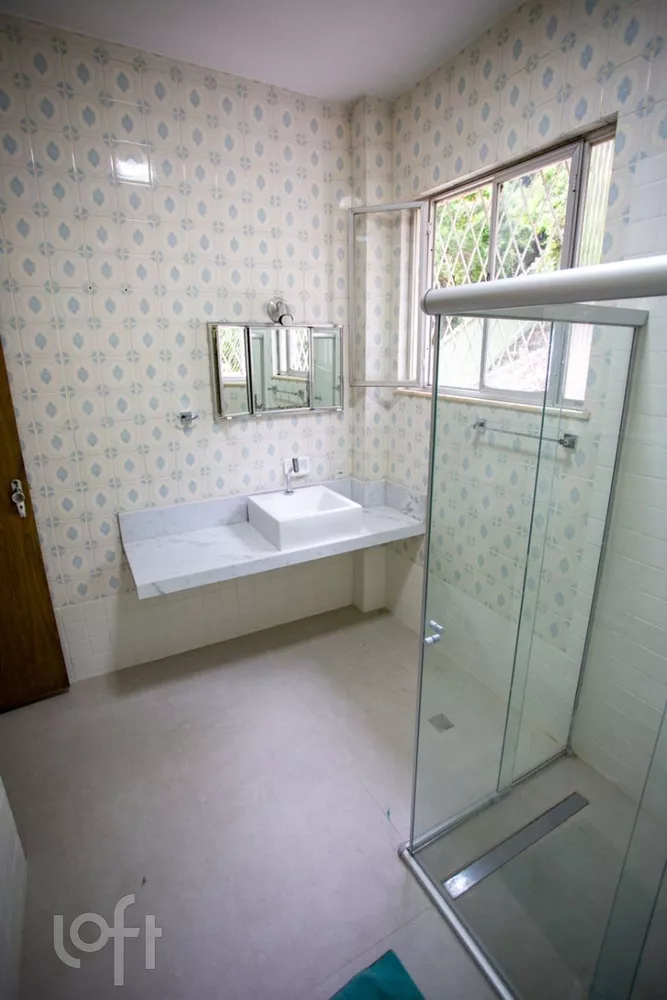 Apartamento à venda com 3 quartos, 150m² - Foto 2