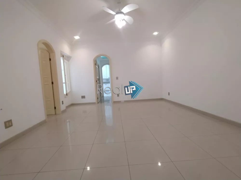 Casa à venda com 2 quartos, 102m² - Foto 1