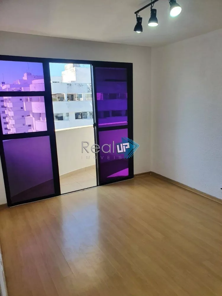 Apartamento à venda com 3 quartos, 159m² - Foto 2