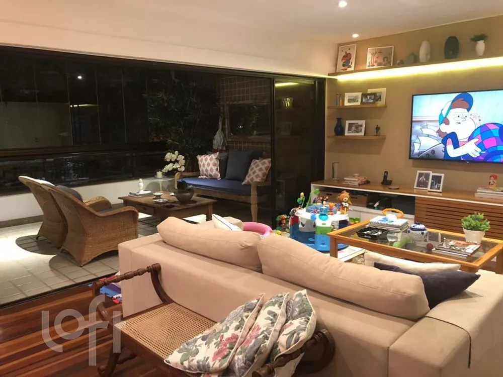 Apartamento à venda com 3 quartos, 163m² - Foto 1