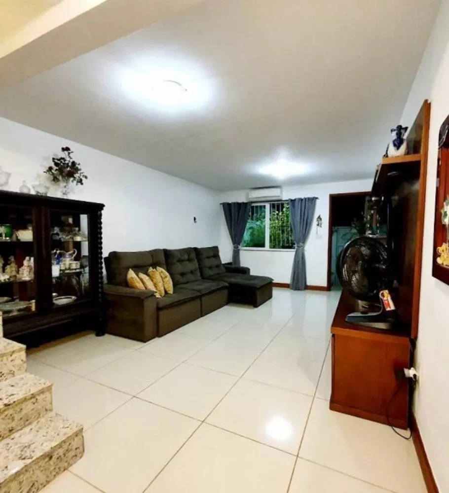 Casa à venda com 3 quartos, 128m² - Foto 2