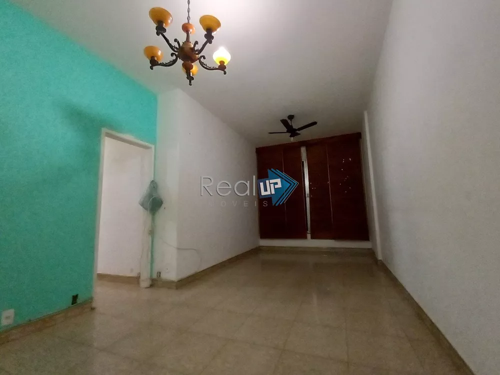 Apartamento à venda com 3 quartos, 75m² - Foto 2