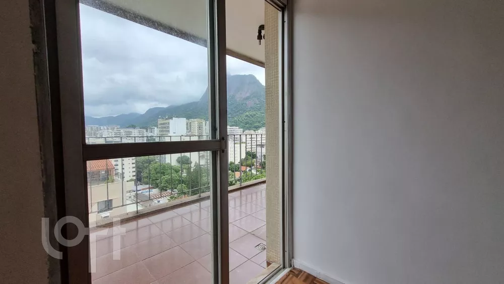 Apartamento à venda com 2 quartos, 68m² - Foto 4