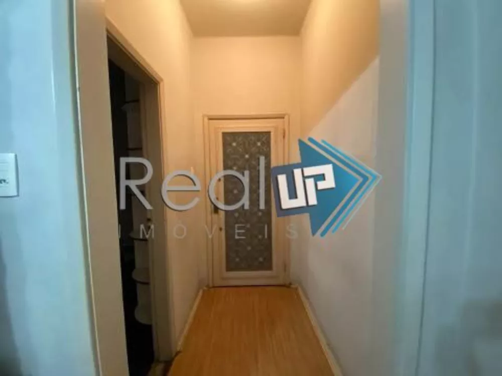 Apartamento à venda com 3 quartos, 134m² - Foto 2