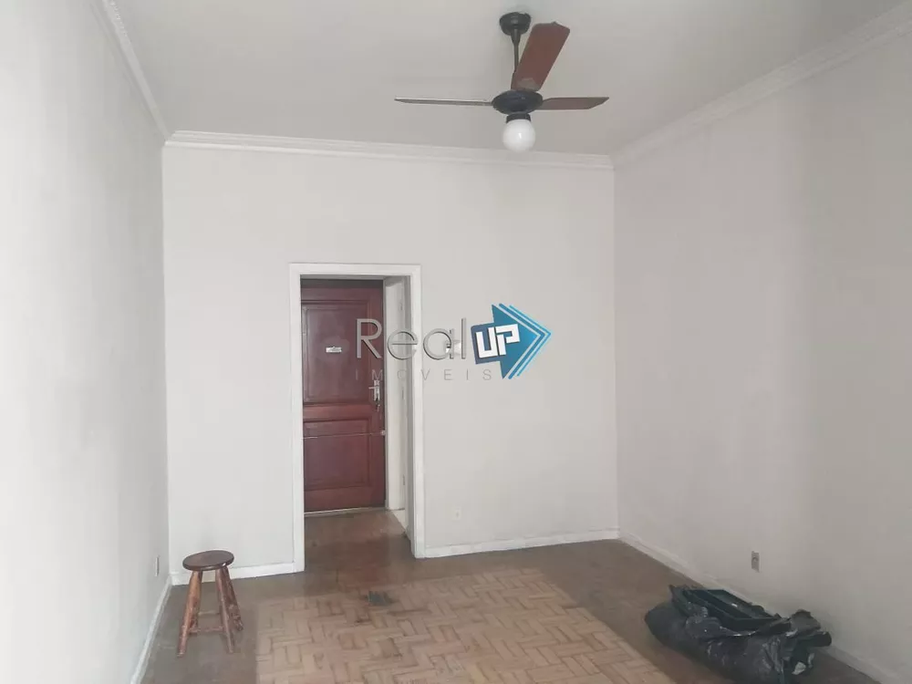 Apartamento à venda com 2 quartos, 70m² - Foto 2